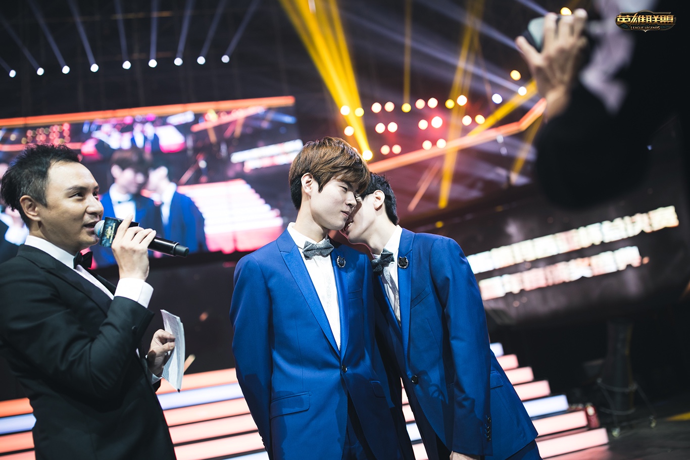 HKA横扫FLY，Deft单局斩获MVP宿命之战入围赛，成为赛场最大亮点的简单介绍