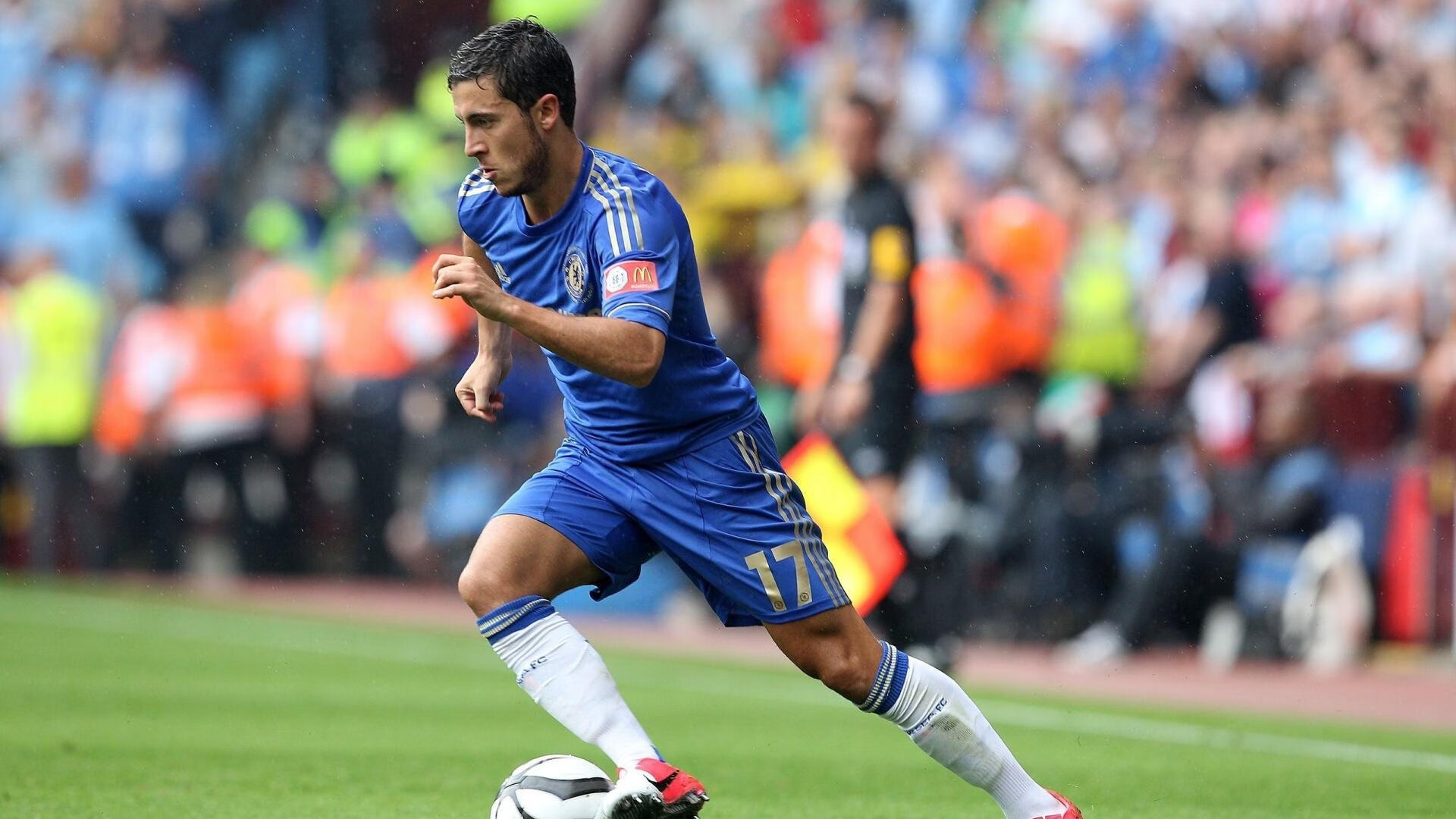 当赛道弯道成为棋盘,篮球场变成绞肉机,竞技体育的终极对决,永远是节奏的猎杀游戏